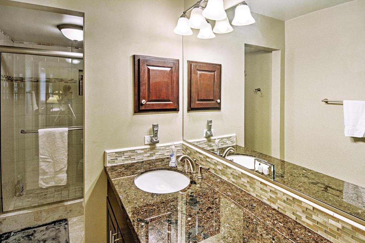 Apartment With Private Balcony And Pool Access!